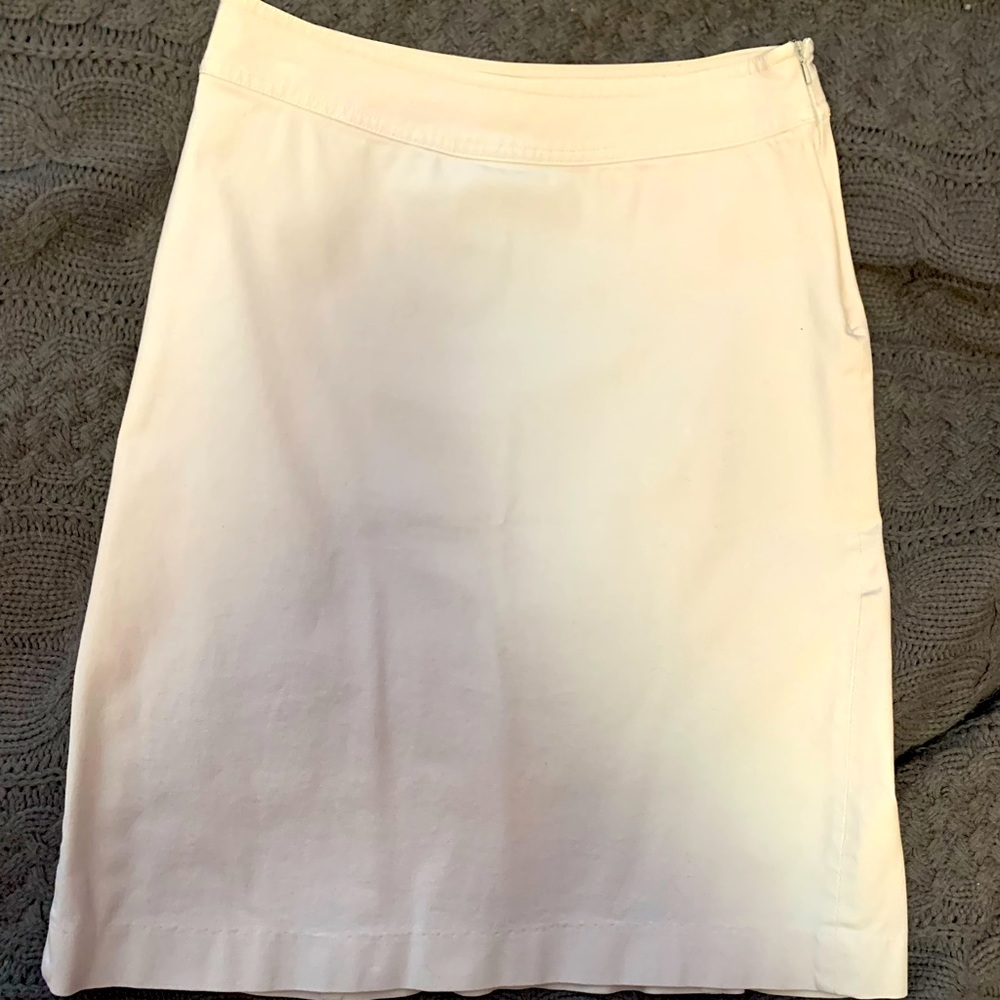 Crème Gap pencil skirt.